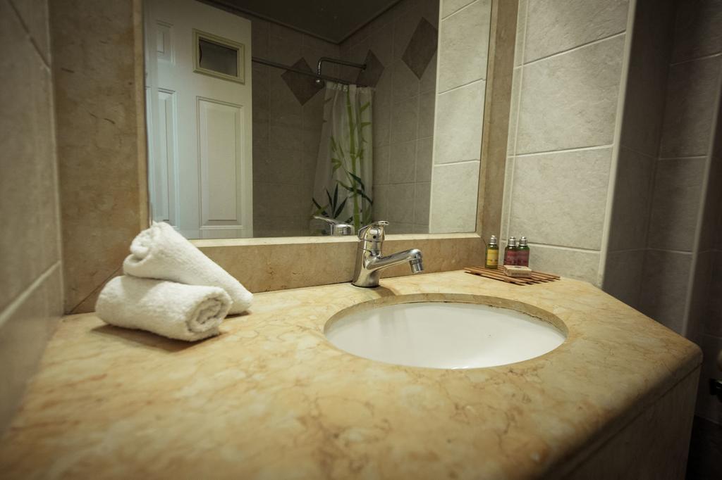 Faulty Towers Hotel เอลัต ภายนอก รูปภาพ